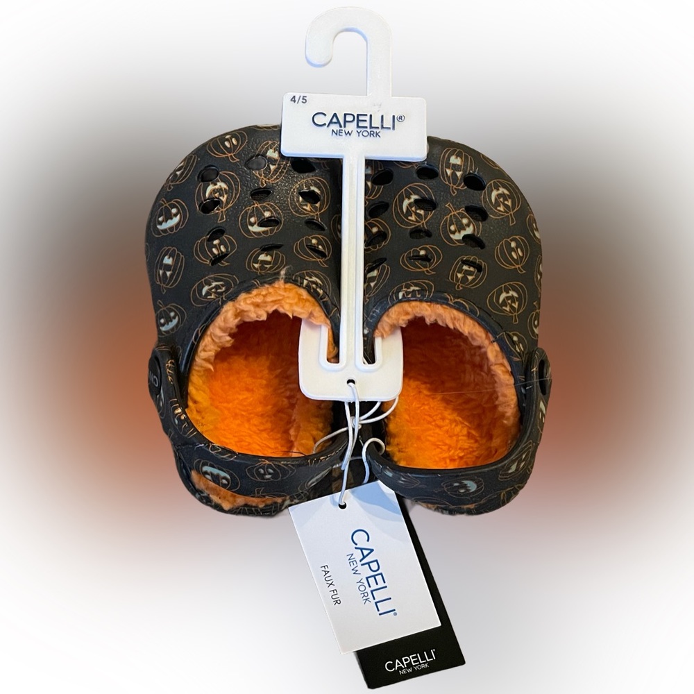 NWT Kids Halloween Shoe w/ Pumpkin Print + Orange Faux Fur Lining (US Size 4/5)
